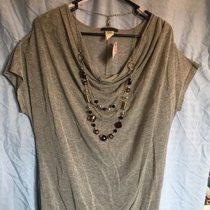 NWT Shimmering Gray Top with necklace. Sz 2x.